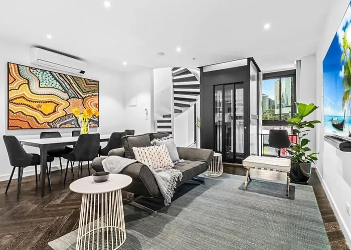 Inner City 4 Level Luxury Townhouse & Lift 3Br 3Bth