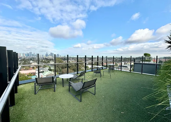 Gorgeous Flat In Brunswick East With Pool, Gym And Rooftop