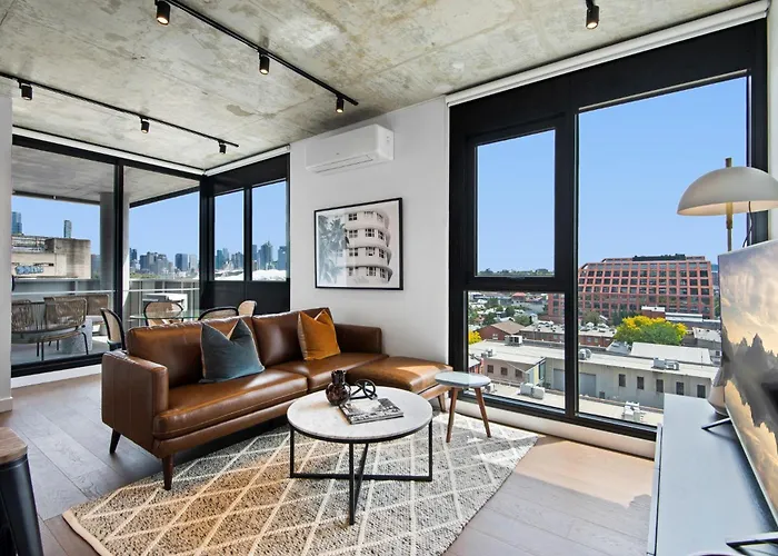 Executive 2-Bed Apartment With Views, Gym And Pool
