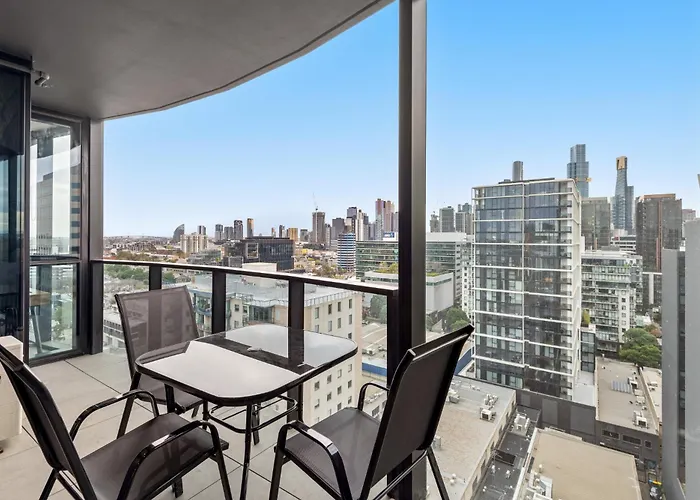 High-Rise Inner-City 2-Bed With Sauna, Gym & Spa