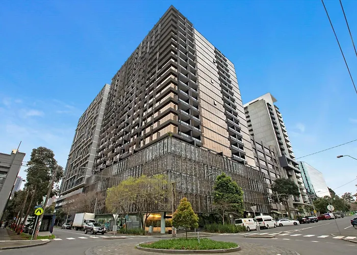 Complete Host Elm Apartments