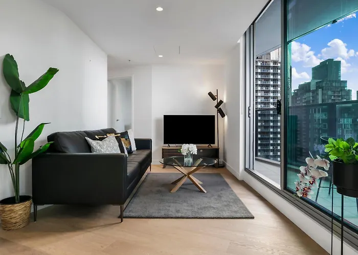 Charming 2Br Apt With Parkland And Mountain Views