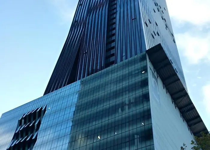 Melbourne\'S Premium On Collins