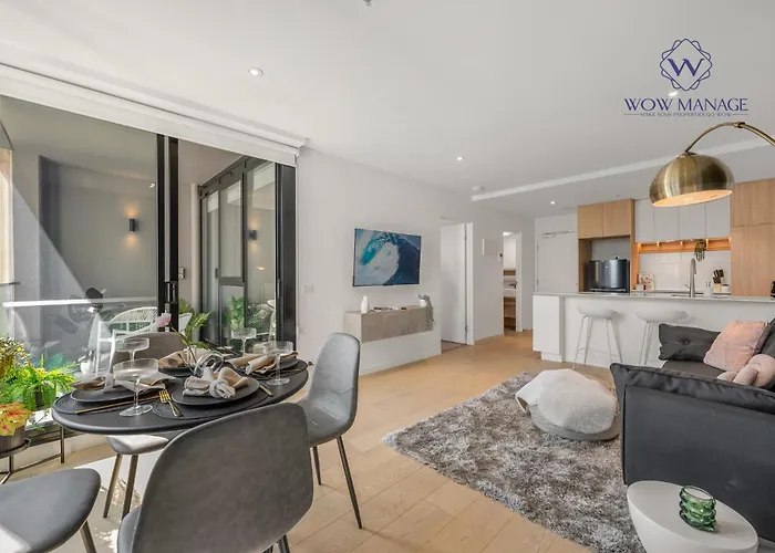 Wow Self-Contained Apartment On Hall