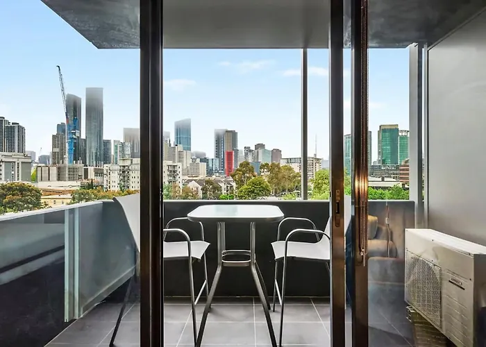 Stunning Cbd Views + Free Parking