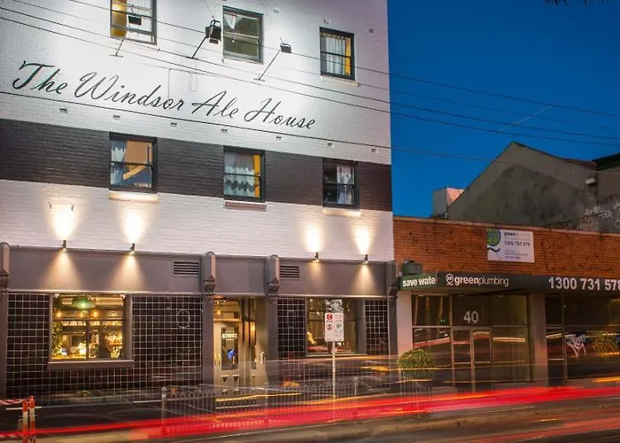 Pint On Punt Backpackers
