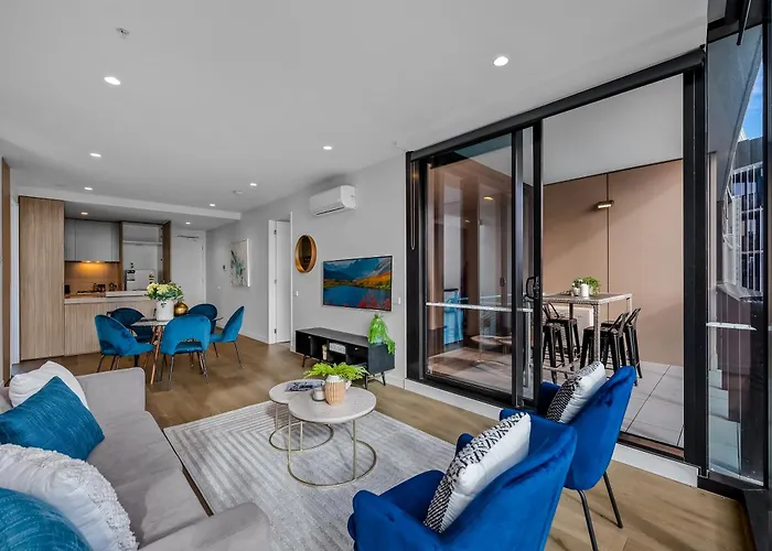 Wow Self-Contained Apartment On Tarver