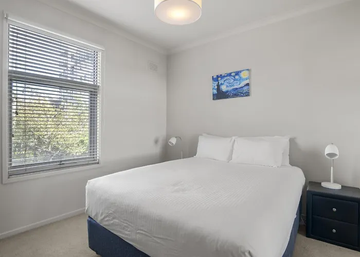 Central 2-Bed Pad With Tennis Court Pool & Gym