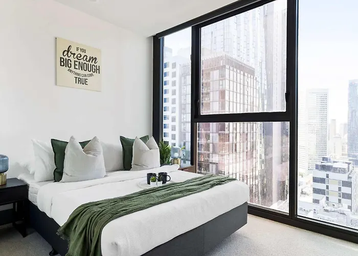 Stylish 2Br Apartment With Panoramic City Views