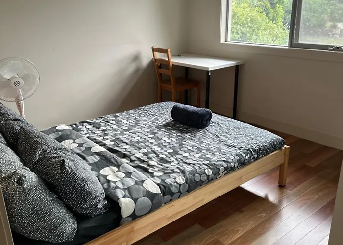 Room In Kew East