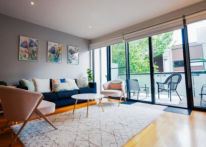 3 Bathrooms, Ideal Location, Perfect For Groups