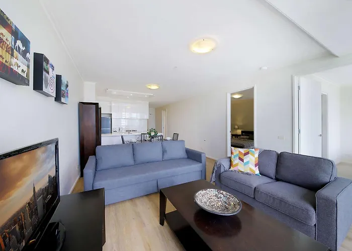 Chic 2Br Apt Near Crown With Free Parking