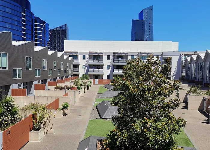 Room With Wide Single Bed Free Tram To Melbourne Cbd & Southern Cross Station