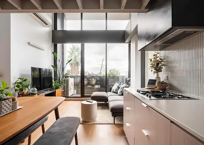 Centrally Located Modern Loft W Free Parking, Infinity Pool, Workspace