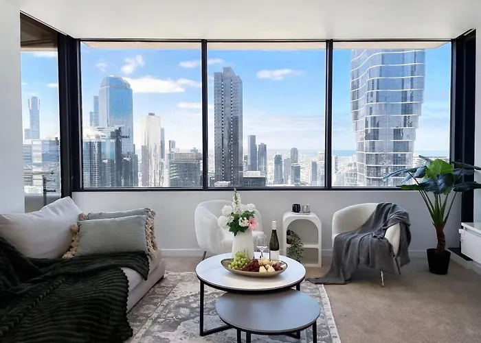 Skyline Oasis Apartment With Balcony In Lonsdale