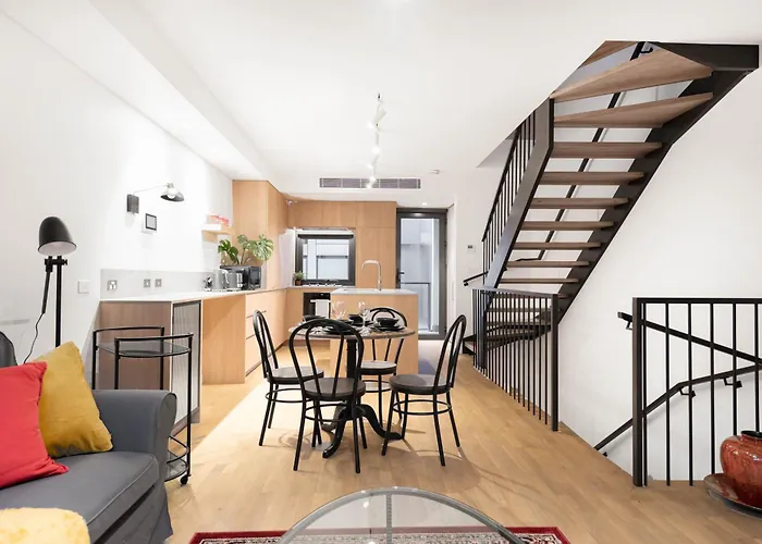 New Modern Design 3B2B House With Parking Near Toorak