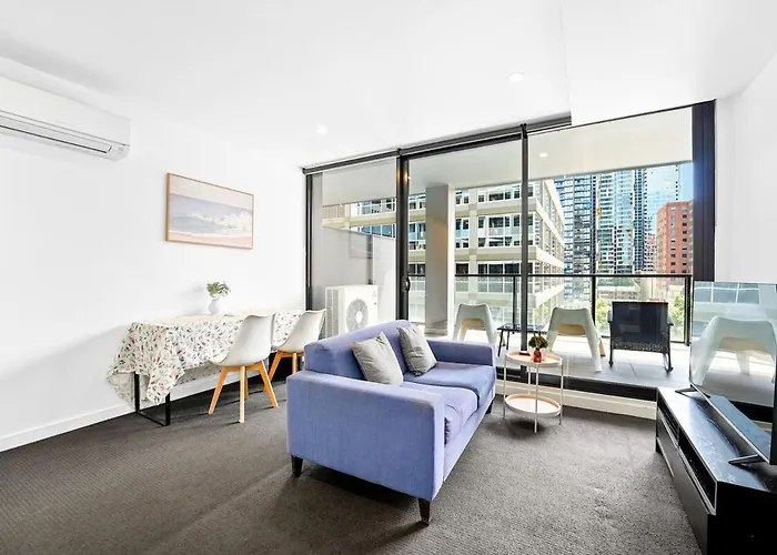 Large Balcony Glorious Sunshine-Central Mel 1B1B