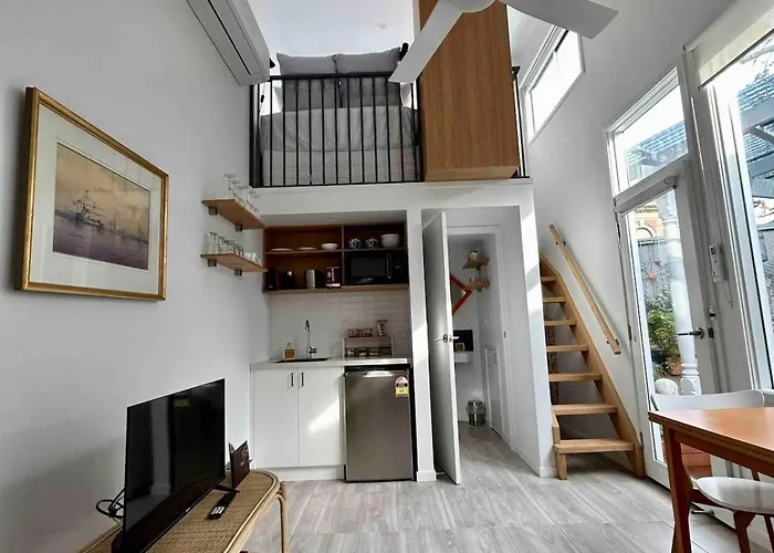 Boutique Loft Studio In Flemington Including Continental Breakfast