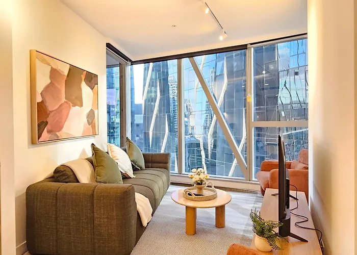 Bright & Stylish Apt In Best Location W Pool & Gym