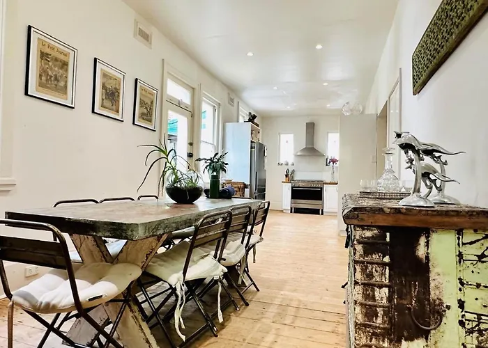 Elwood Eclectic Gem Walk To St Kilda Beach