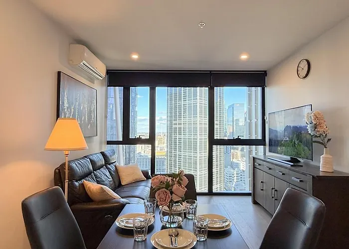 Modern 2 Bedroom Apartment In Melbourne Cbd