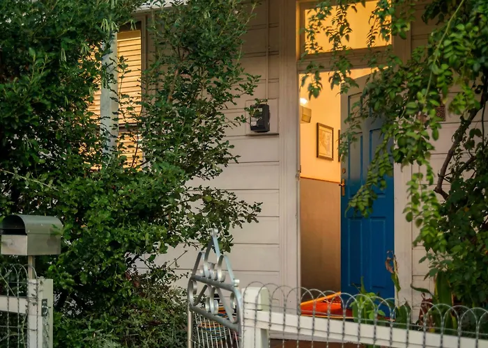 Quirky Richmond Cottage Cozy Charm And Walk To Mcg