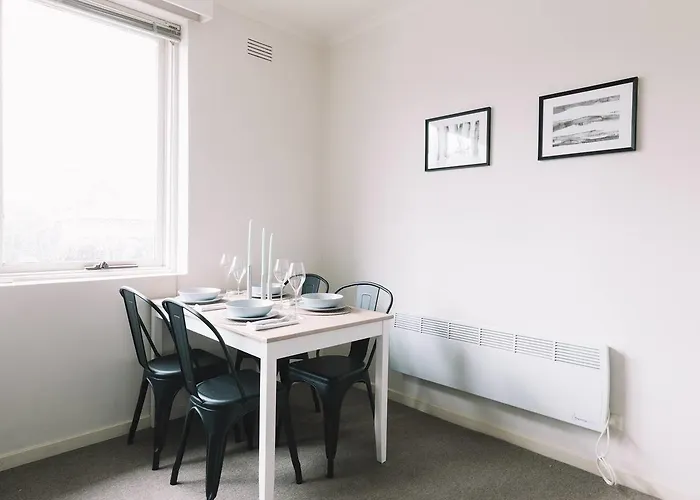 Chic Designer Home For Four With Parking