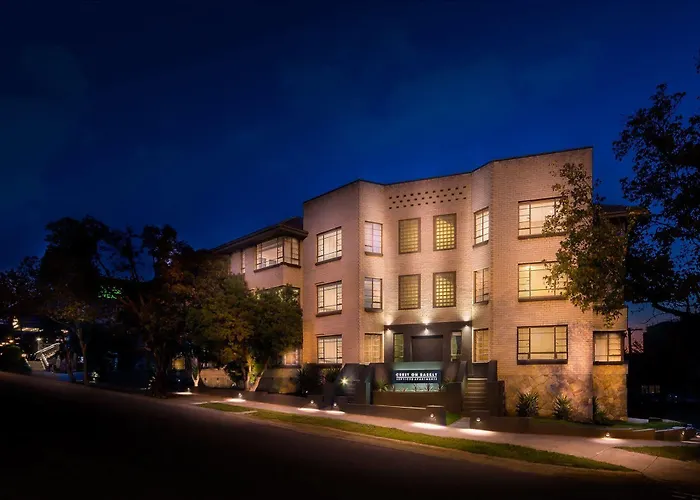 Crest On Barkly Serviced Apartments