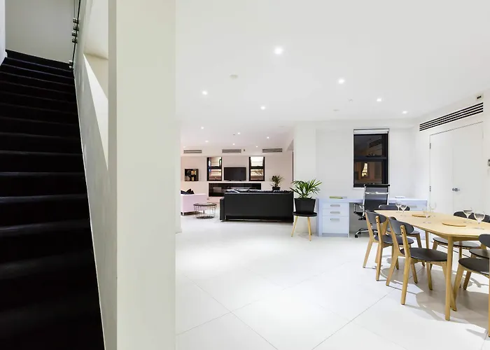 Maddison, 3Bdr Port Melbourne Apartment