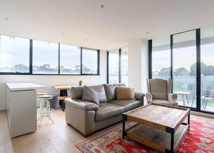 Sanctuary Resort-Style On The Banks Of The Yarra