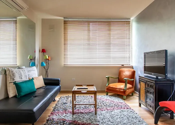 Charming 1 Bedroom Apartment In Vibrant South Yarra