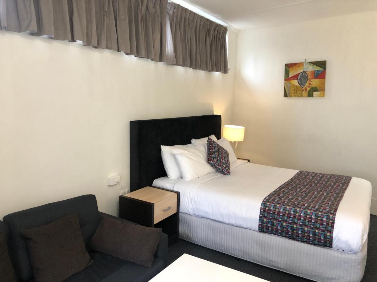 Parkside 3* Melbourne