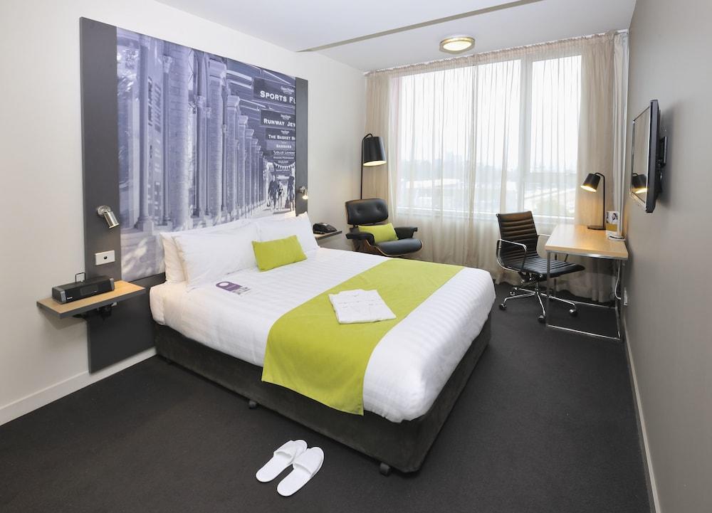 Mercure Therry Street Hotel