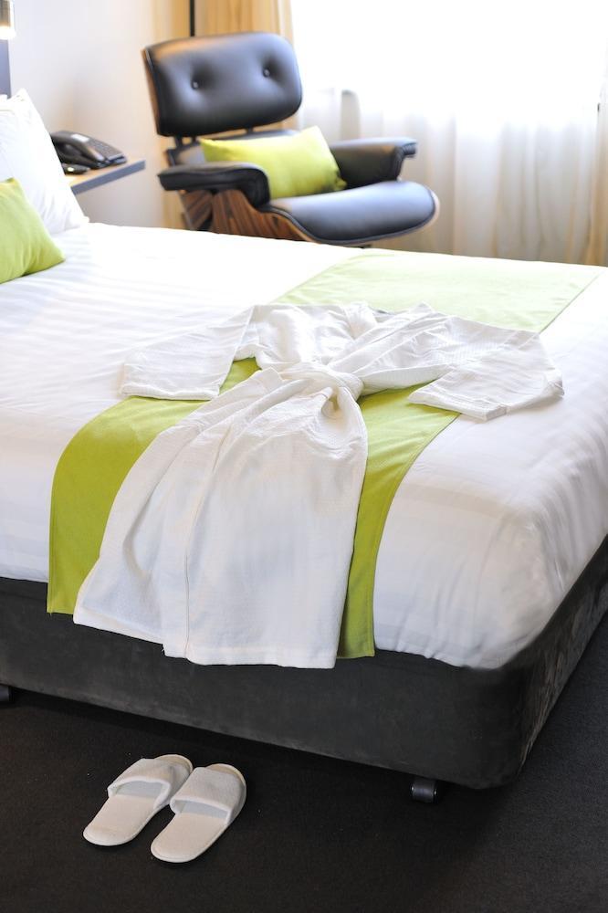 Mercure Therry Street Hotel