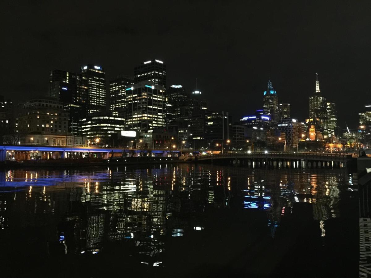 Summit @ Southbank Apartment