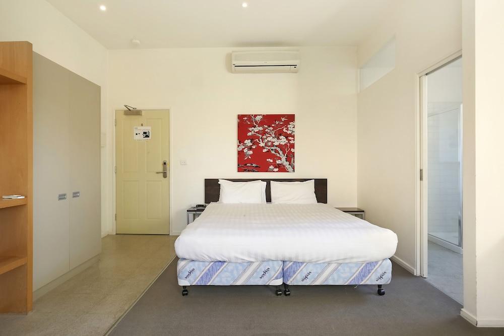 Plum Serviced North Aparthotel Melbourne