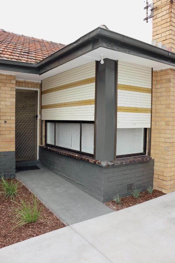 Sunny House - Airport Guest house Melbourne