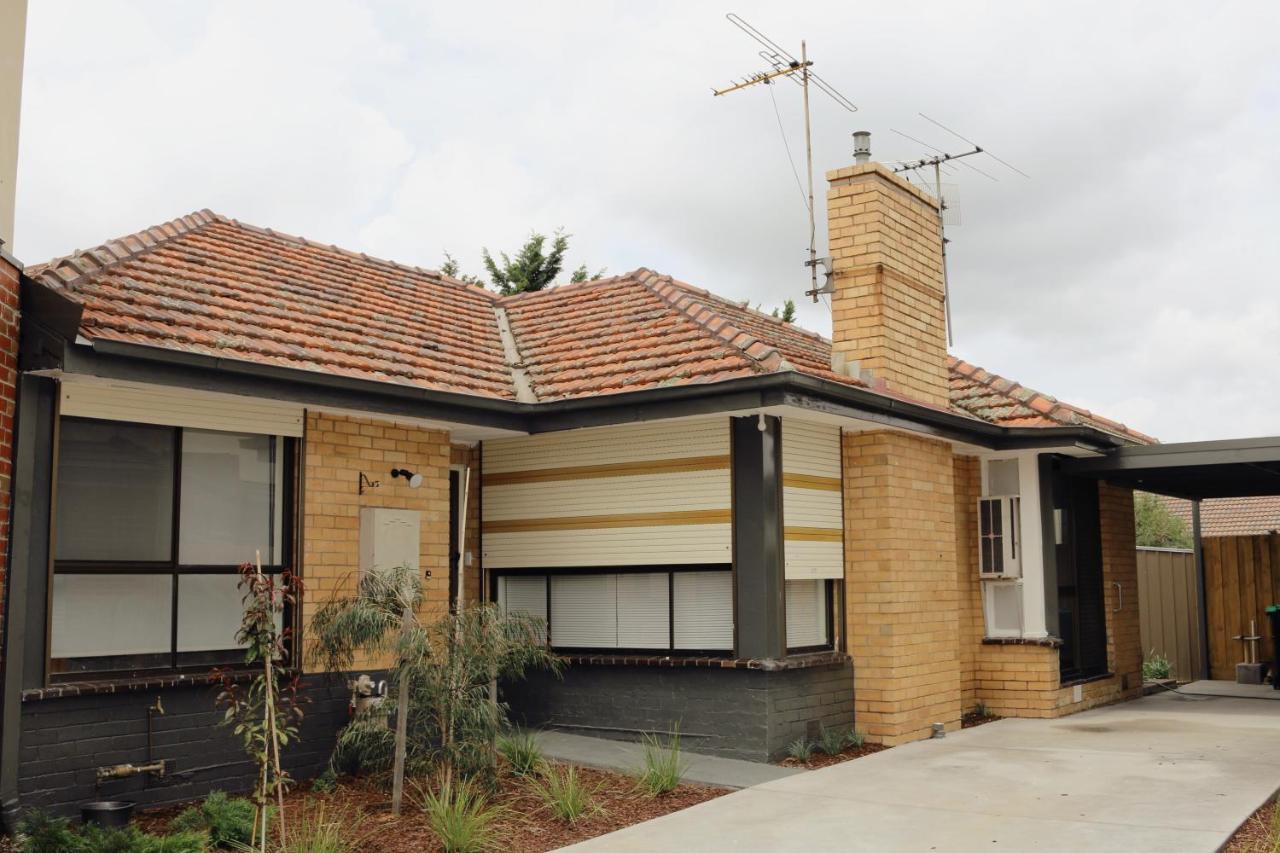 Sunny House - Airport Guest house *