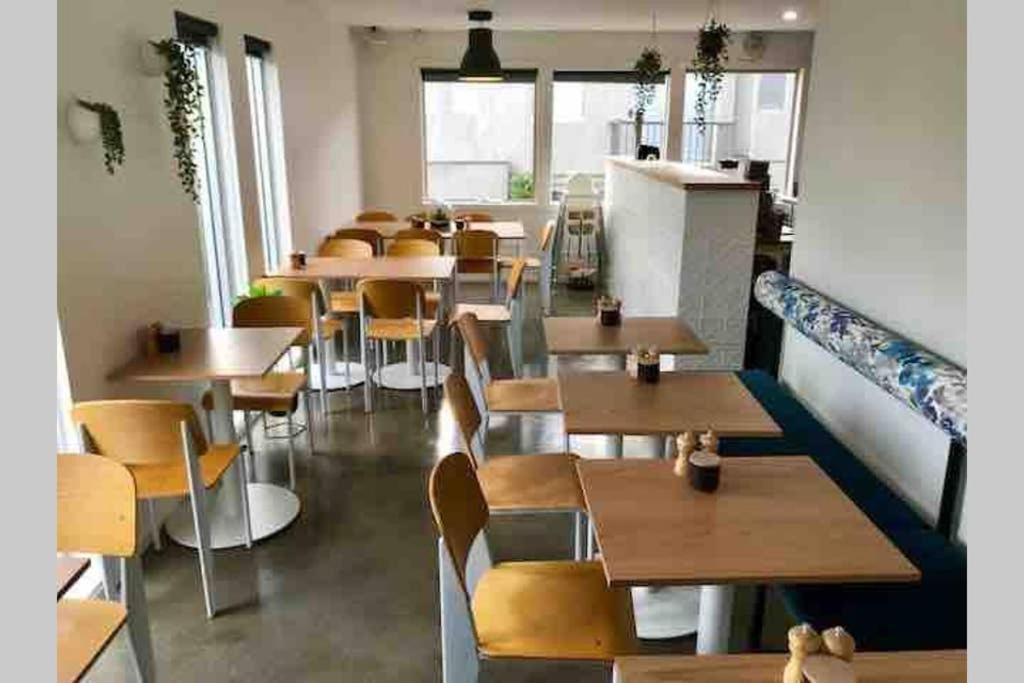 10a Brunswick Living Close To And Cbd Free Wifi Tram At Doorstep *