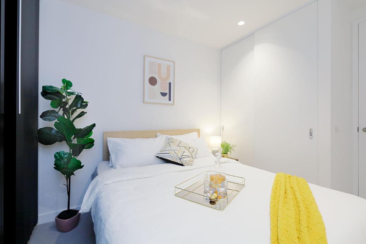 Skyline Serviced Central Best Location,open Balcony&parking Melbourne