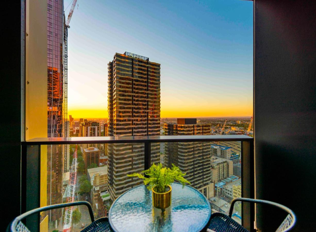 Skyline Serviced Central Best Location,open Balcony&parking Apartment Melbourne