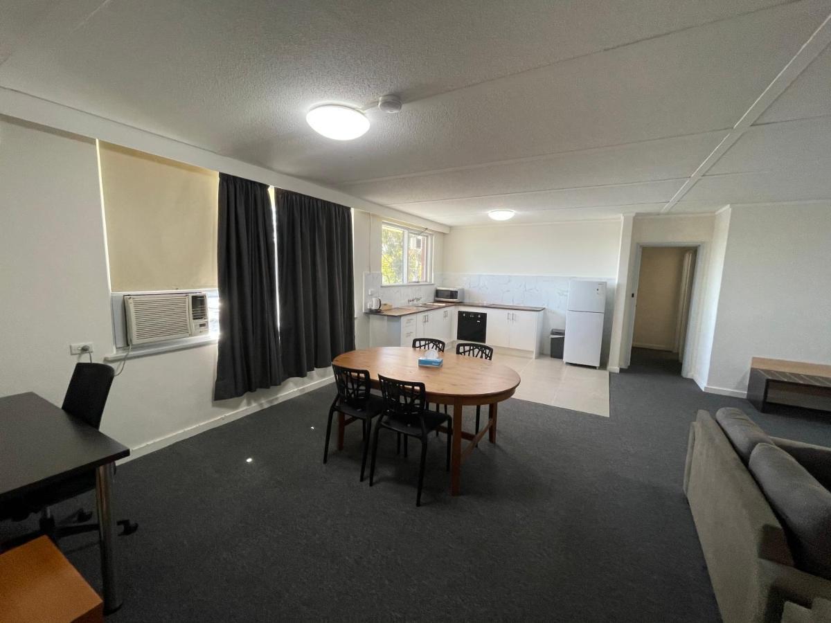 Parkside Motel 3*