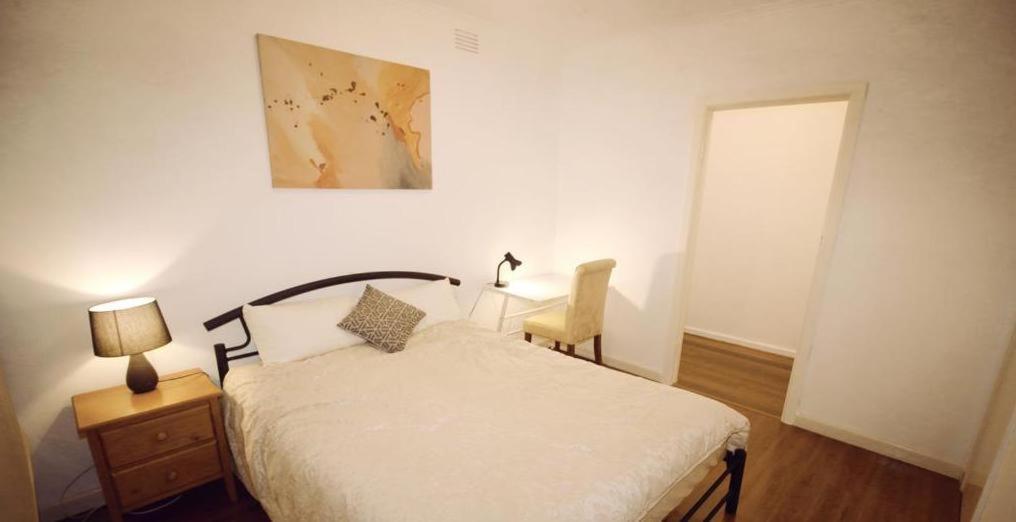 Sunny House - Airport Guest house