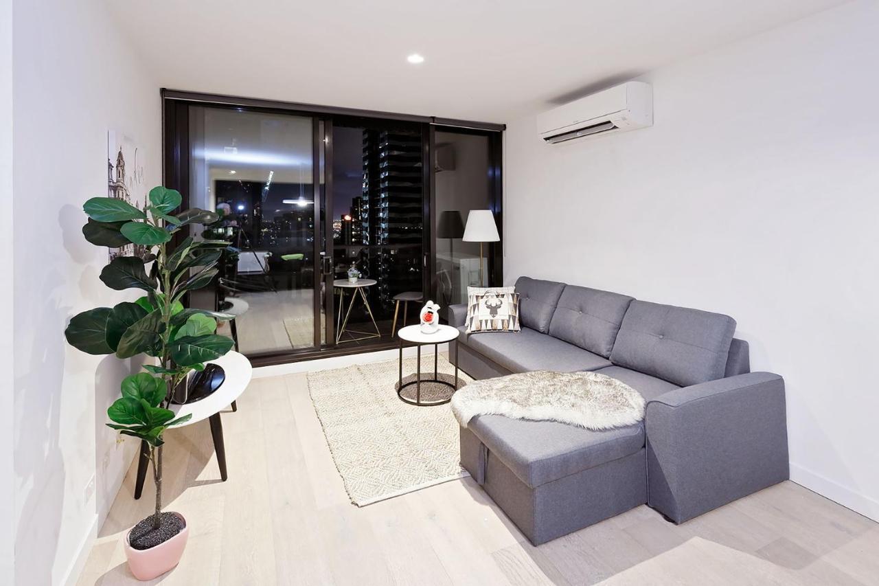 Skyline Serviced Central Best Location,open Balcony&parking Apartment Melbourne