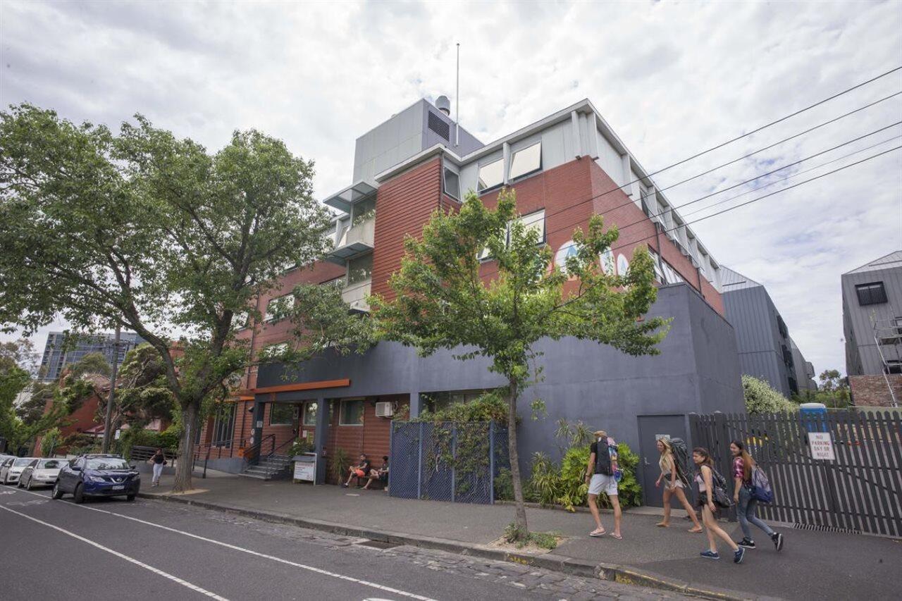 Metro Yha * Melbourne