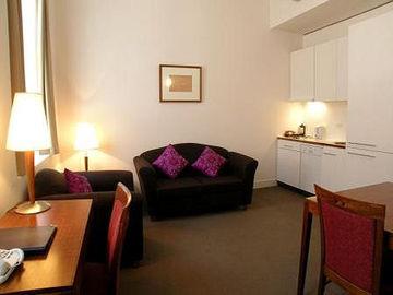 Aparthotel Metro On Bank Place 4*