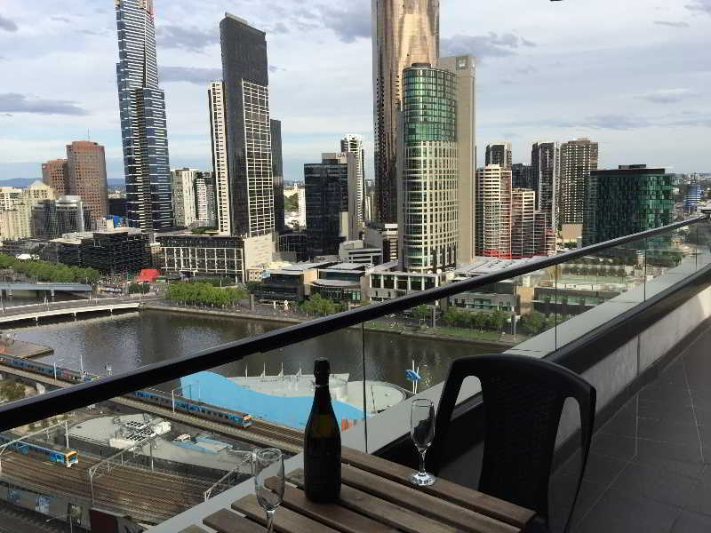 Aura On Flinders Serviced Aparthotel 4*