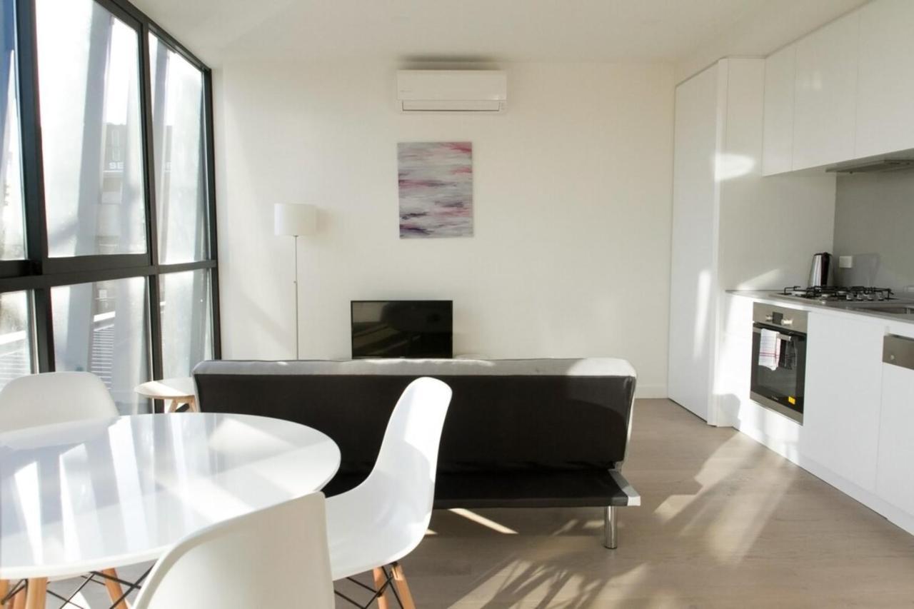 Brand New 1 Bedroom In South Apartment *