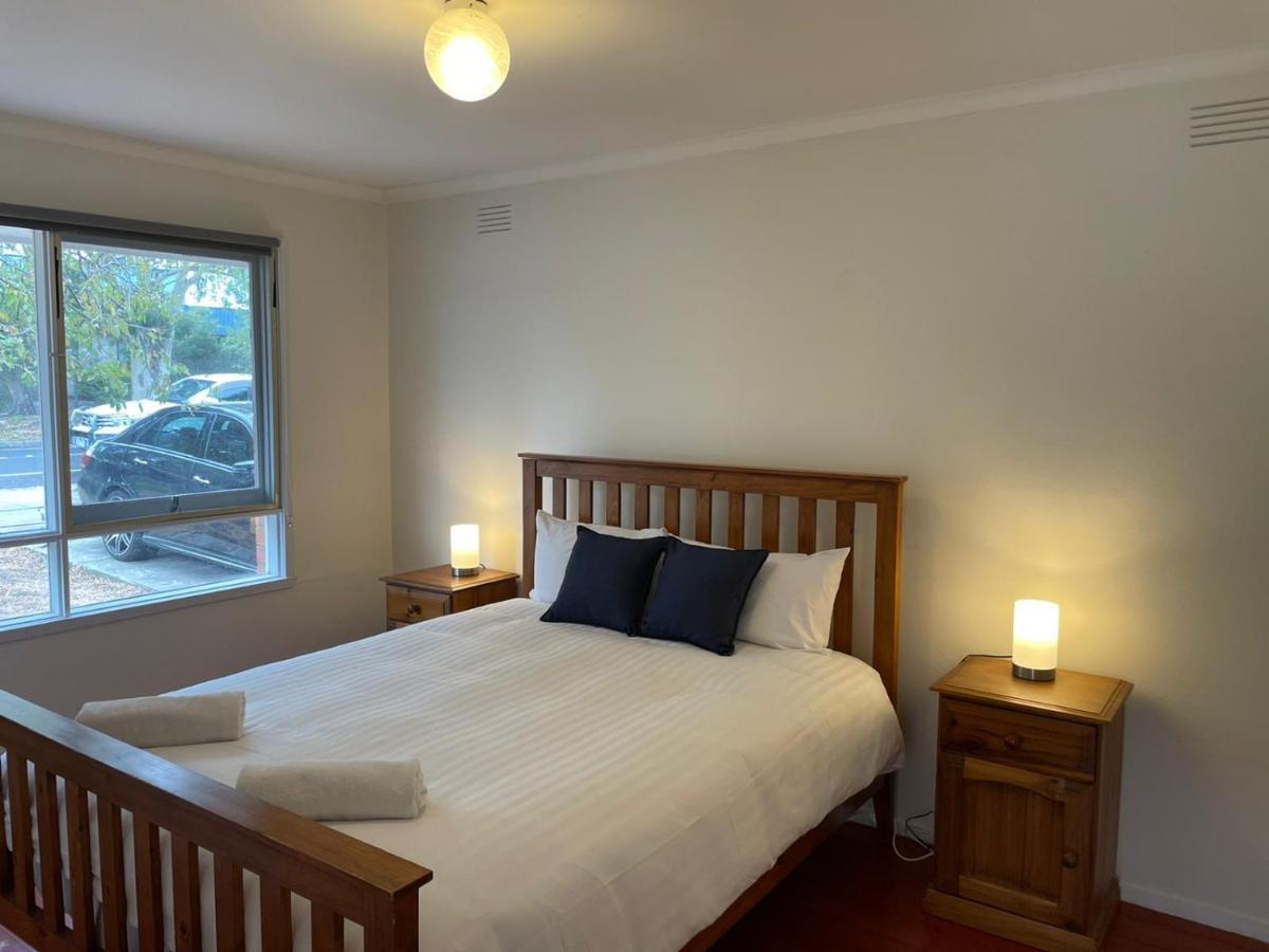 3 Bedroom Family House Close To Airport * Melbourne