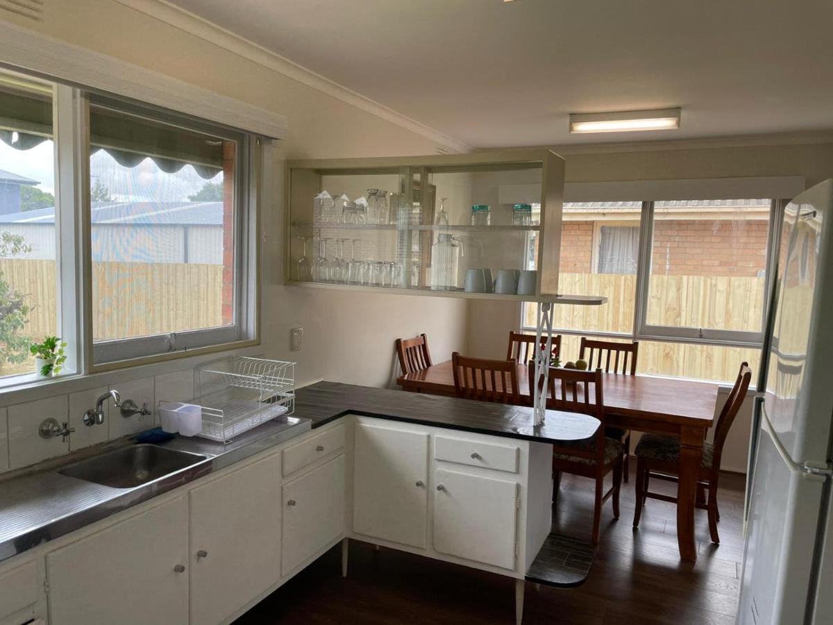 Holiday home 3 Bedroom Family House Close To Airport